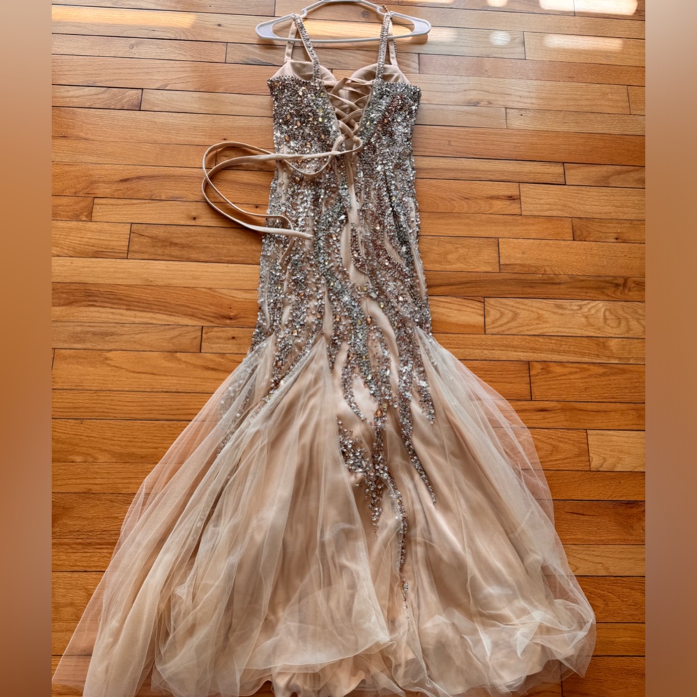 PROM DRESS - Picture 9 of 11